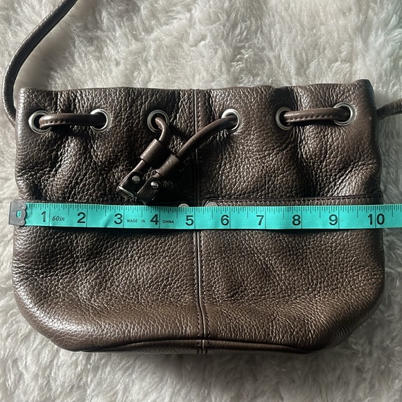 Tignanello light brown cocoa leather drawstring bucket crossbody bag - Picture 10 of 13